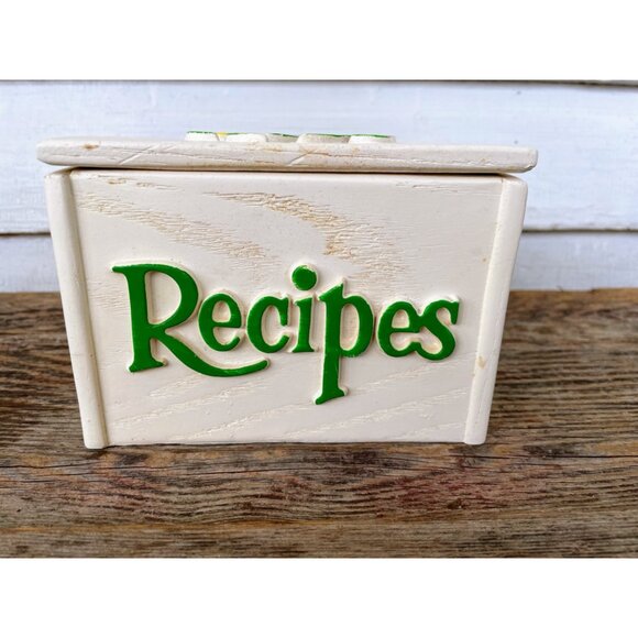 VIntage 1970s Faux white Wood Floral Recipe Box with Recipes Retro - Picture 10 of 10
